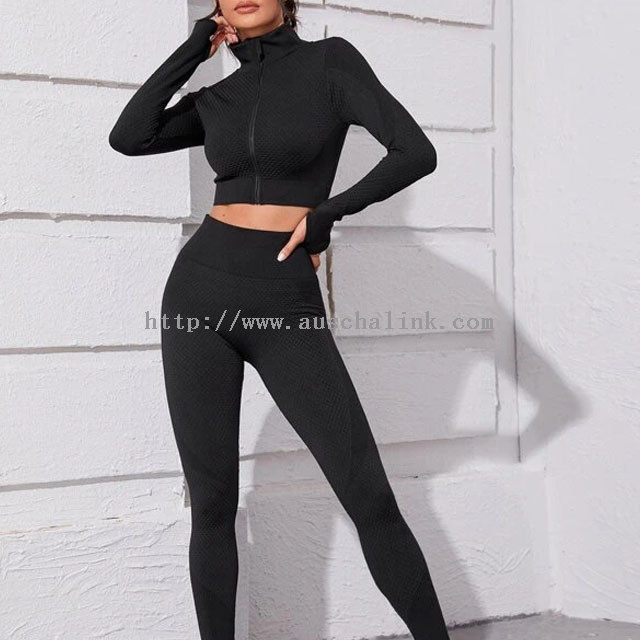 The new 2021 stylish black seamless thumb-hole funnel collar jacket with leggings tracksuit