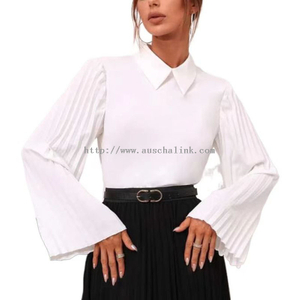New Design Contrasting Color Lapel Pleated Horn Sleeve Keyhole Back Professional Shirt for Women