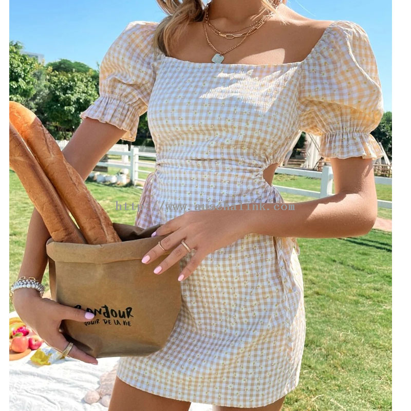 2022 Summer Square Collar Hollow-out Side Square Check Bubble Sleeve Printed Casual Dress Women
